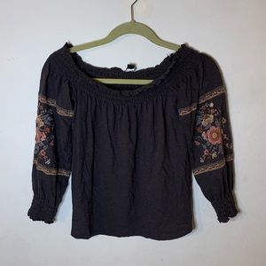 AERIE OFF THE SHOULDER FLORAL EMBROIDERED TOP